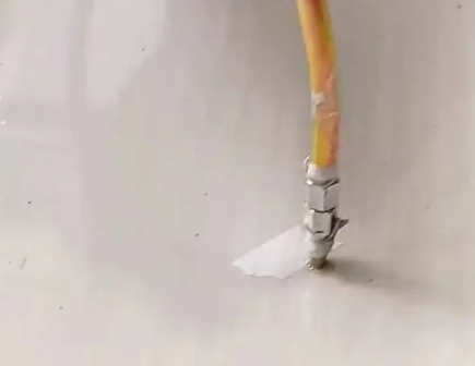 马边瓷砖空鼓维修公司专业解答在瓷砖铺贴过程中，如果使用的砂料过粗（如全部使用了粗砂），可能会导致以下问题